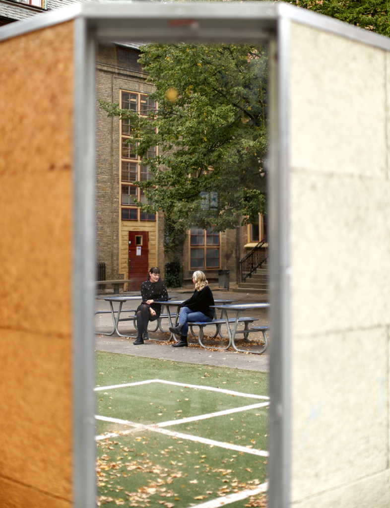 Lärare bär det trasiga systemet på sina axlar